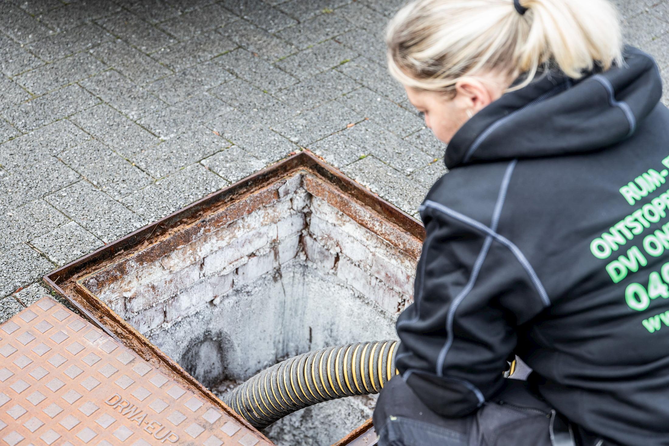 Onderhoud riolering Leegpompen riolering, septische putten en regenputten